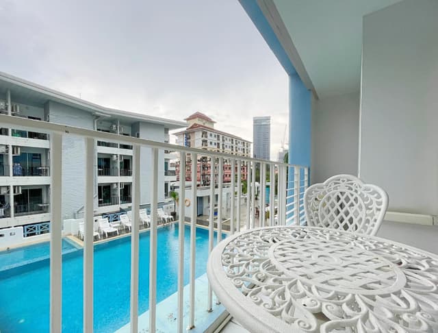 Deluxe Pool View