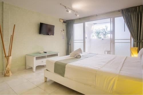 Deluxe Double Room with Pool Access