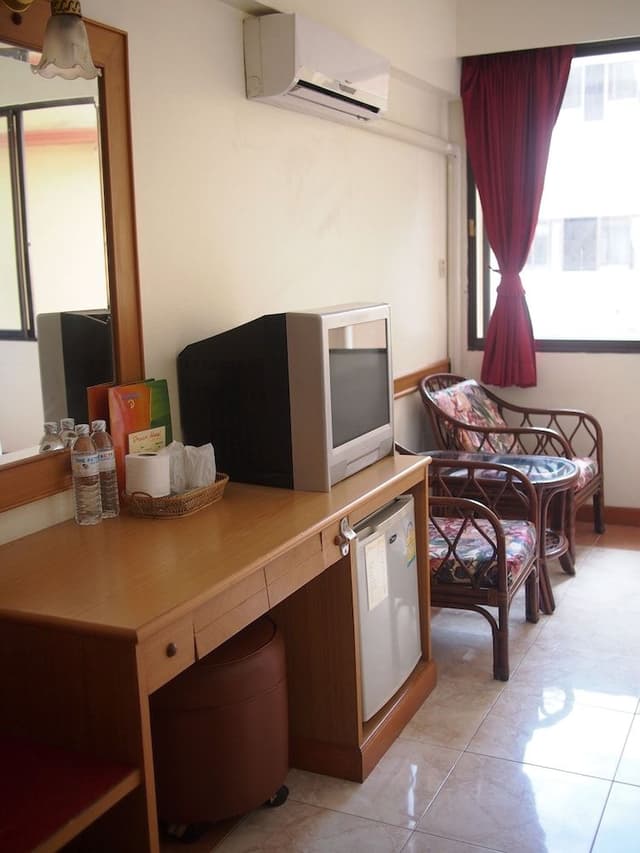Standard Room, 1 King Bed