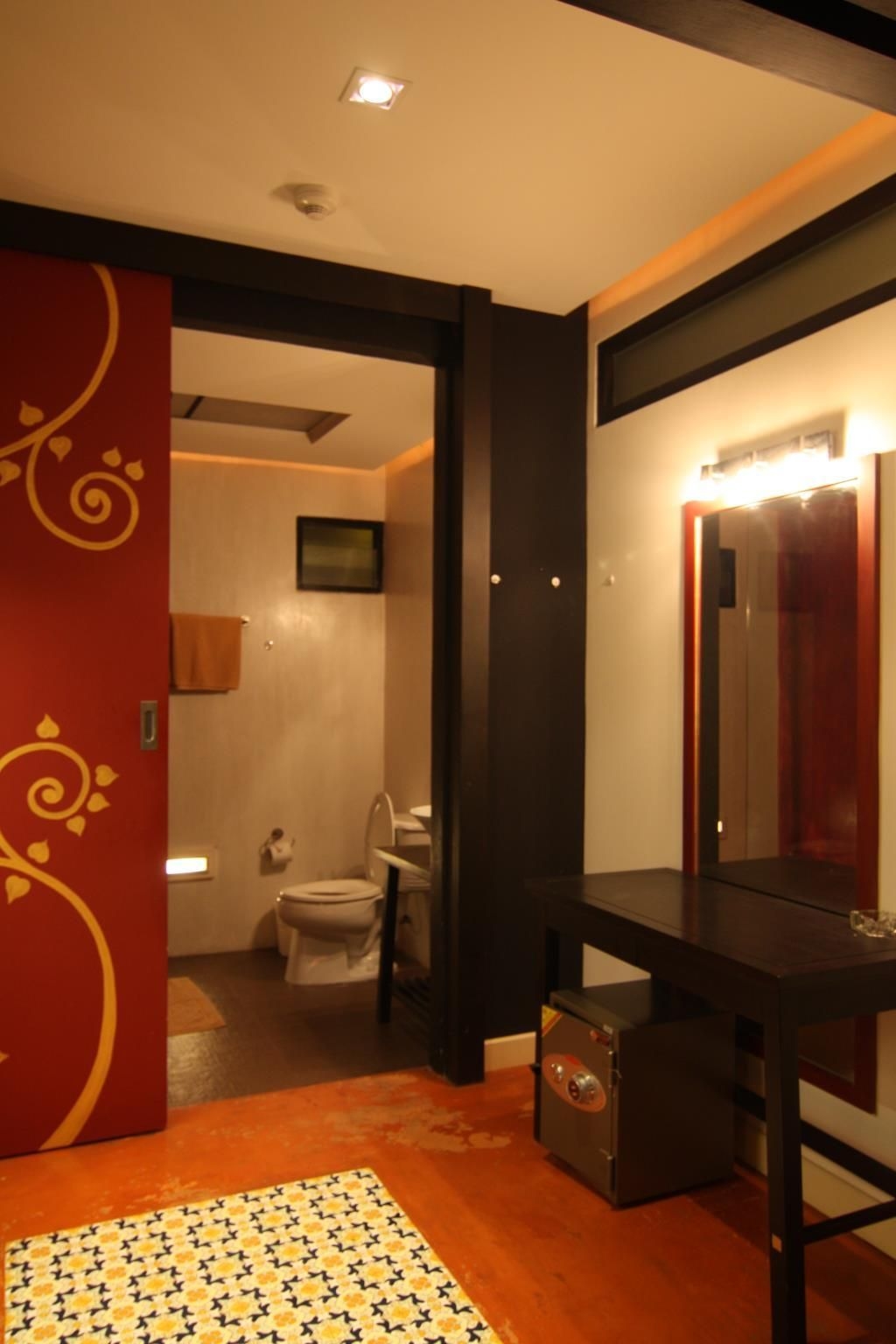 เยลโลว์ คิวบ์ ห้อง 7 (Room 7 Pattaya Tower)3