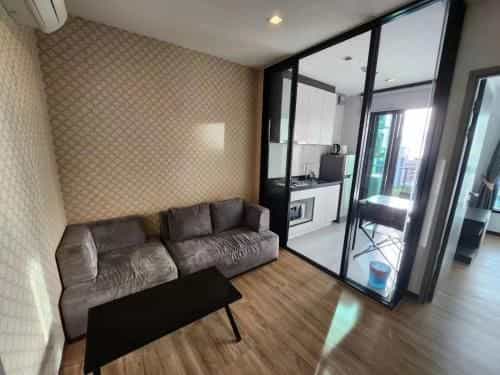 2 คอนโดหรูทันสมัย 1 ห้องนอน 300 ม. จากหาดพัทยา 2 คอนโดหรูทันสมัย 1 ห้องนอน 300 ม. จากหาดพัทยา