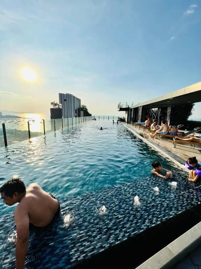 Best Pool with 360 View of Pattaya & Best Location Best Pool with 360 View of Pattaya & Best Location