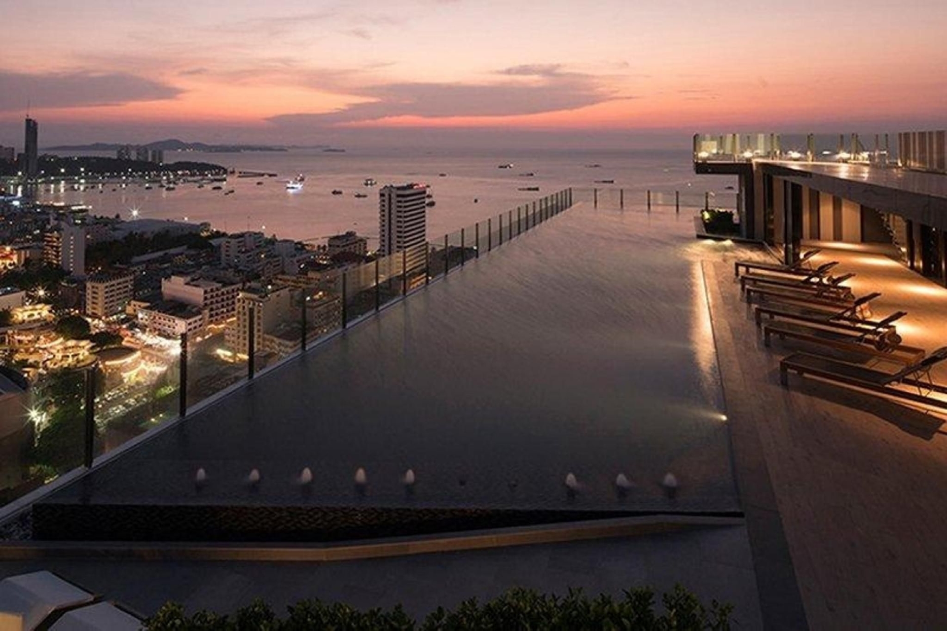 เดอะ เบส เซ็นทรัล พัทยา บาย มิกกี้ (The Base Central Pattaya by Mickey)0