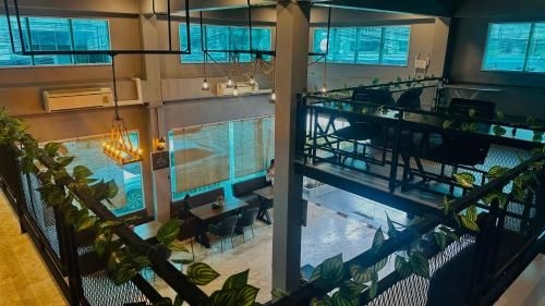 โฮสเทล เฟรนด์ส สเตชั่น ตึกคอม แอนด์ คาเฟ่ (Hostel Friends Station TukKom & Cafe)0