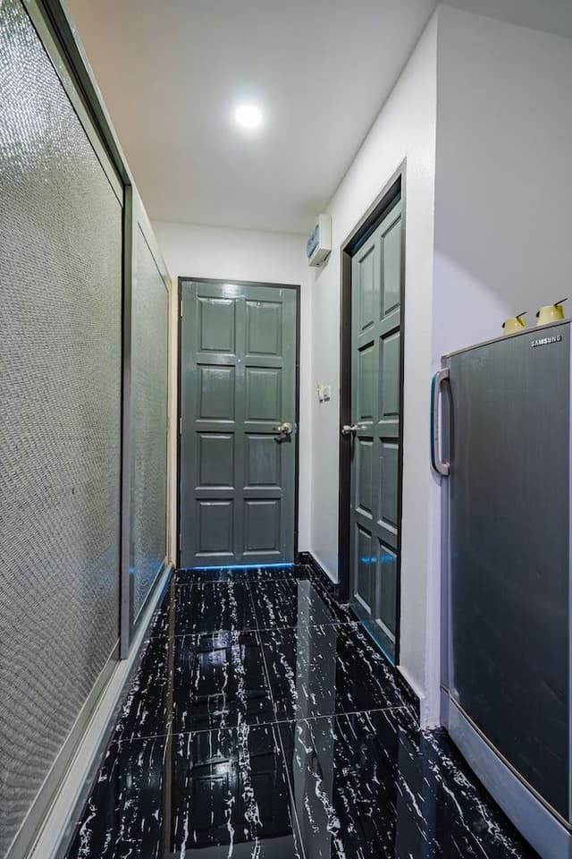 Deluxe Room, 1 King Bed, Non Smoking, Pool View