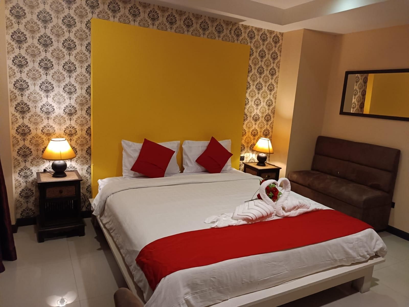 ออร่า อินน์ รูมส์ (Aura Inn Rooms)1