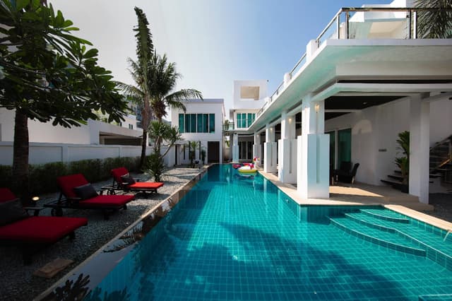 5-Bedroom Villa with Pool