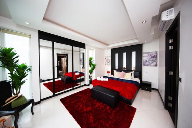 5-Bedroom Villa with Pool
