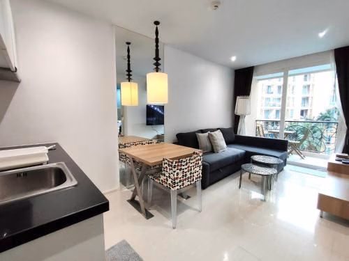 วิวสระว่ายน้ำ ไนซ์คูล 1 ห้องนอนพร้อม 2 เตียงขนาดใหญ่ (Pool View Nicecool One Bedroom With 2 Large Beds)0