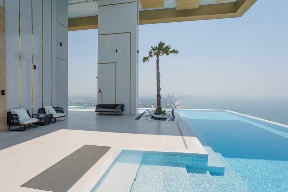 59th Floor Infinity Pool, Luxury 5 Star Room 59th Floor Infinity Pool, Luxury 5 Star Room