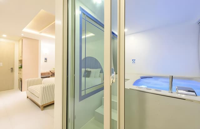 Deluxe Jacuzzi