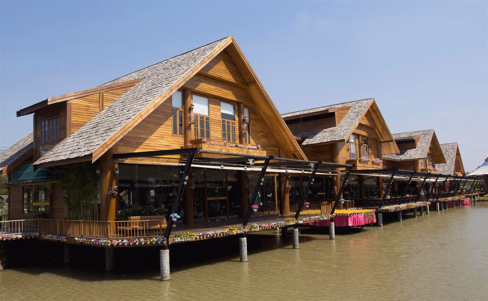 ซาฟารี ริเวียร่า รีสอร์ต (Safari Riviera Resort)1