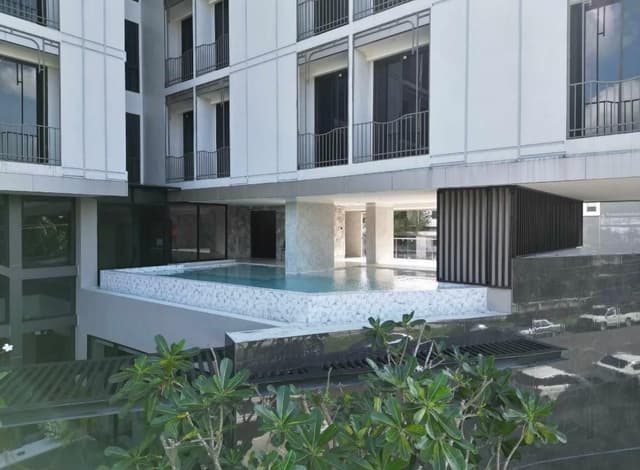 Deluxe Pool View