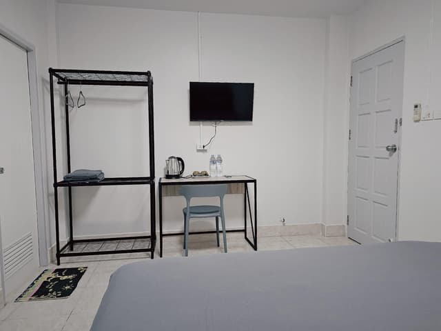 1 King Bed