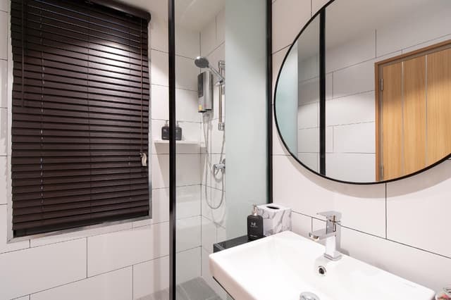 Queen Studio with Shower