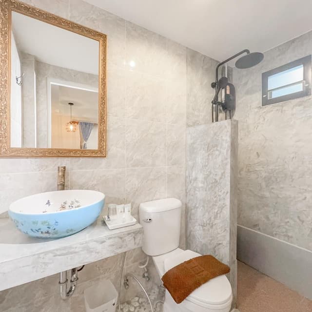 Suite with Air Conditioning