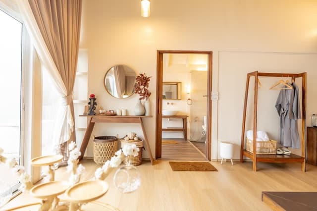 Deluxe with Bathtub