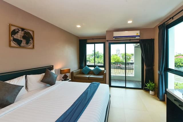 Deluxe Corner with River View