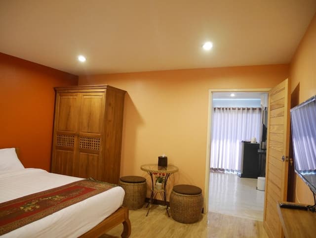 Family Room, 2 Bedrooms