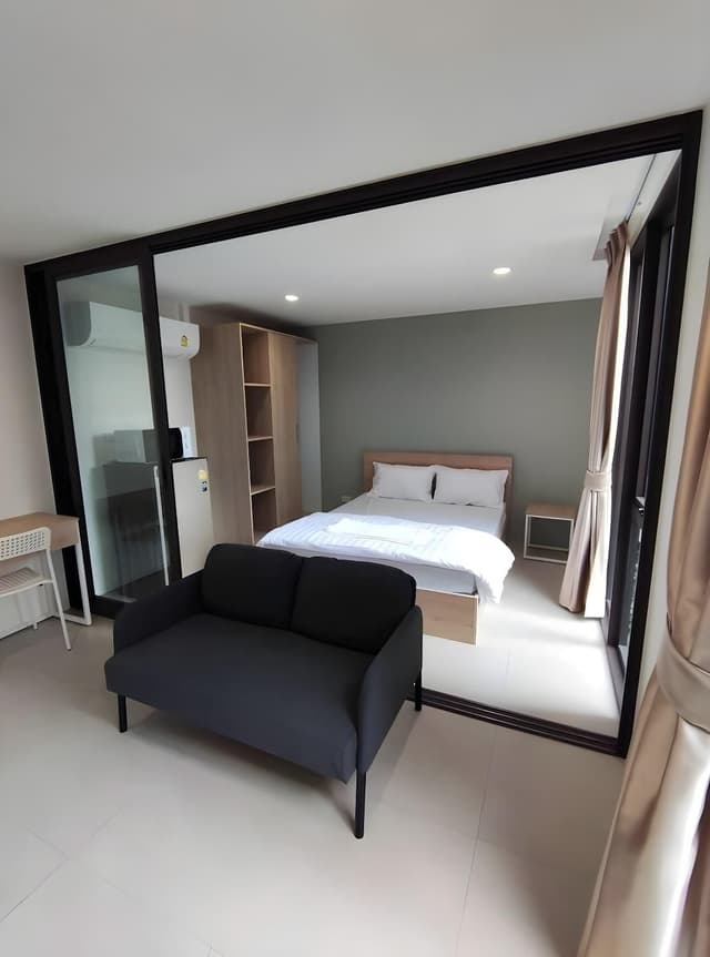 Standard Apartment, 1 Queen Bed, Balcony