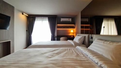 วี โฮเทล (We Hotel)2