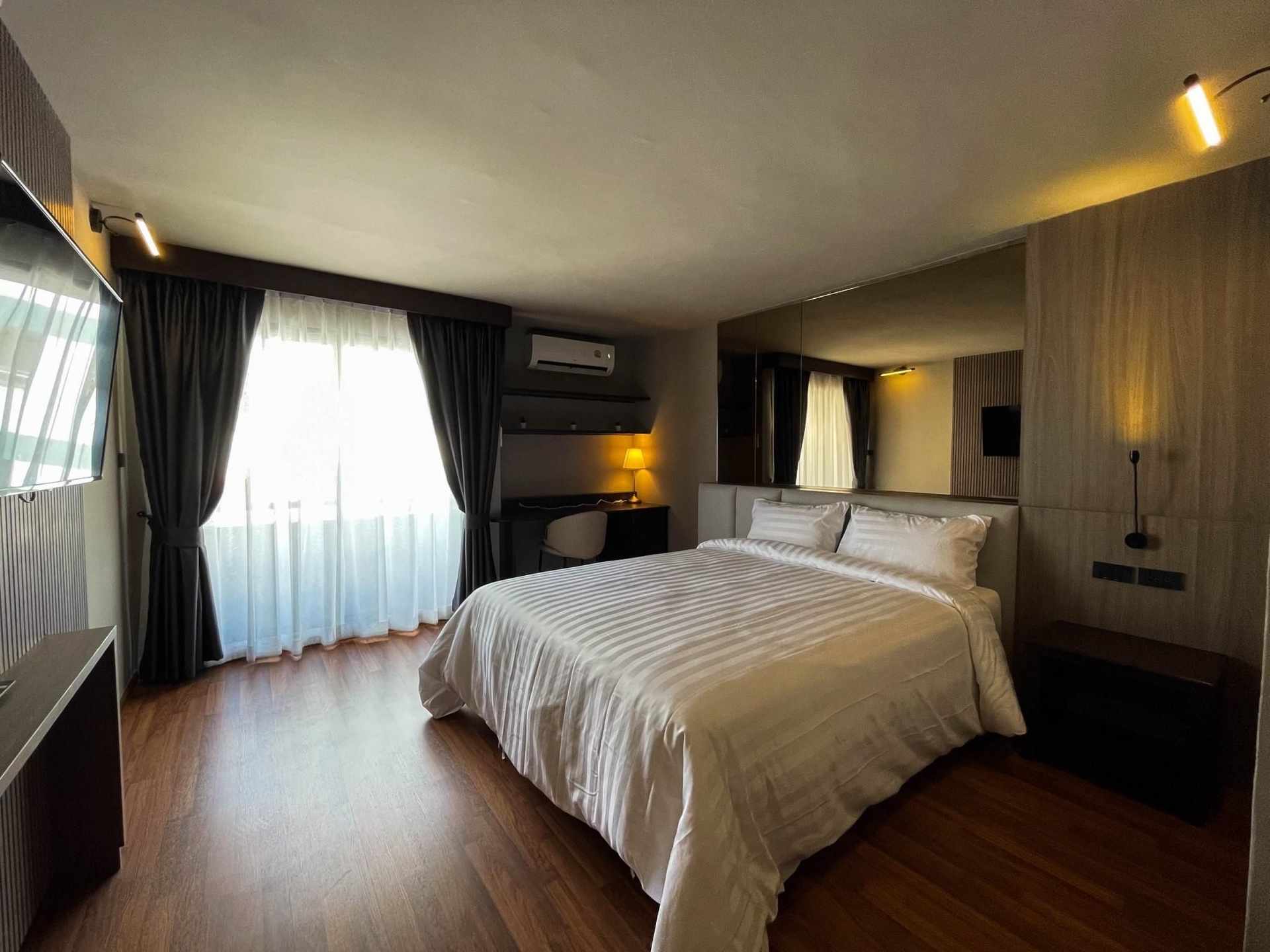 วี โฮเทล (We Hotel)3