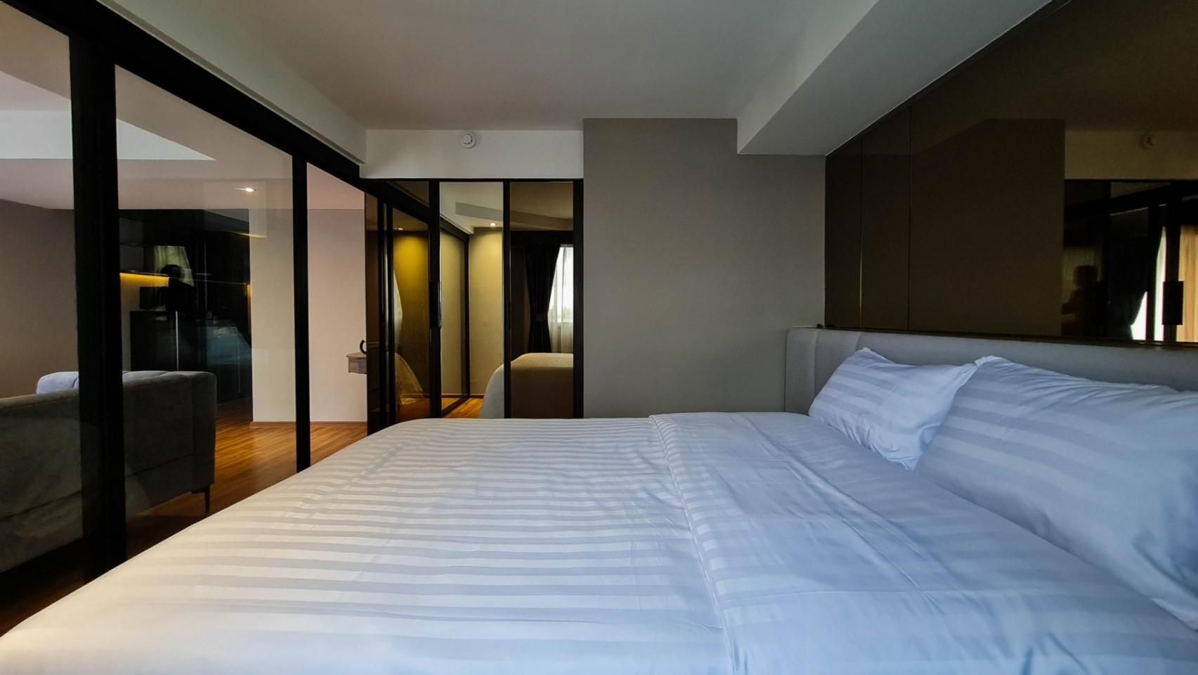 วี โฮเทล (We Hotel)1