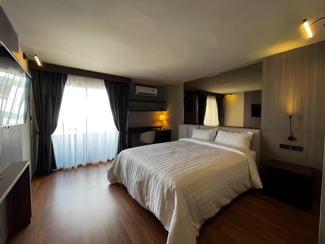 Deluxe Single Room, 1 Twin Bed, Non Smoking, City View