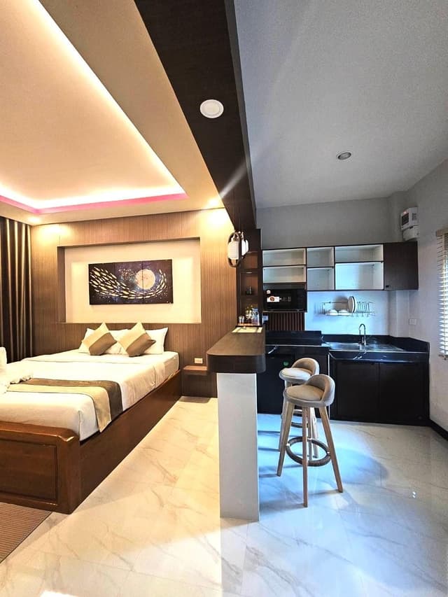 King Bedroom with Window