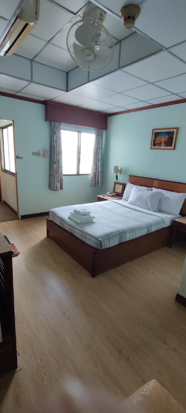 Superior Room with Bathtub