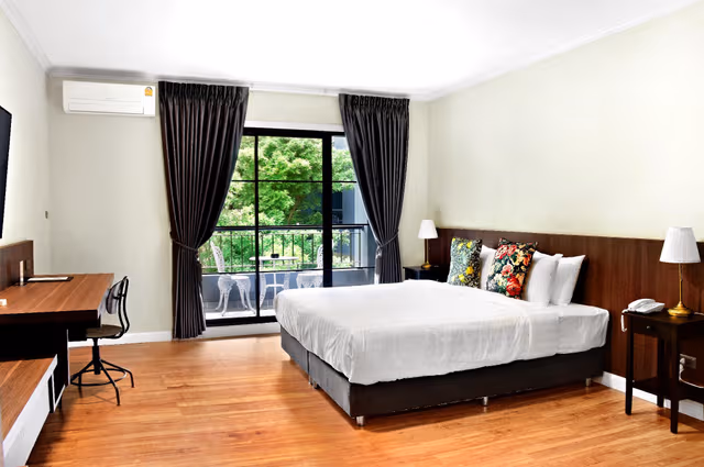 Standard Queen Room