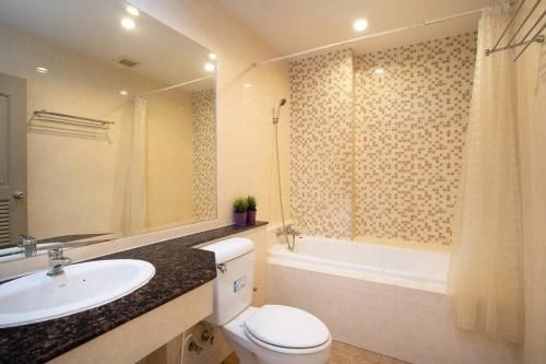 อพาร์ตเมนต์ 1 ห้องนอน 1 ห้องน้ำส่วนตัว ขนาด 50 ตร.ม. – สุขุมวิท (Large warm minimalist cityview studio)3