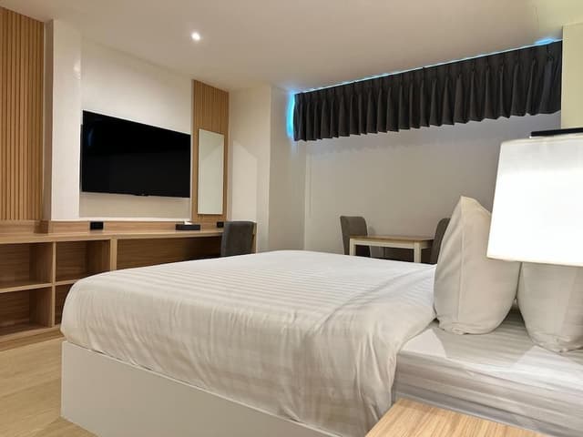 Deluxe Double Room, No Window, Non-Smoking