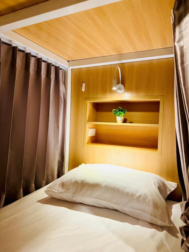 6 Bed Dormitory Room - Shared Bathroom