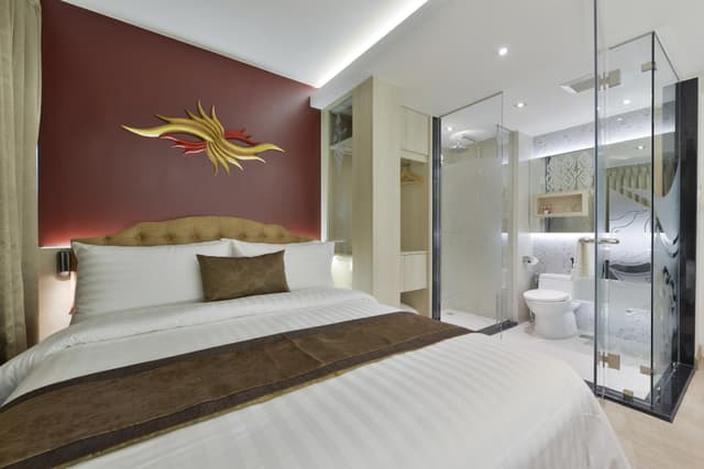 Premier Queen Room