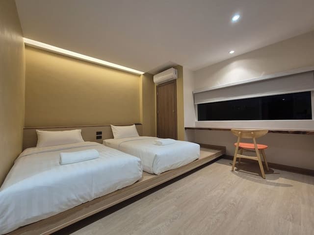 Twin Room, Non Smoking, City View