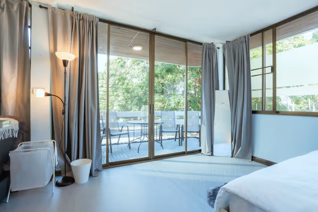Queen Bed Room
