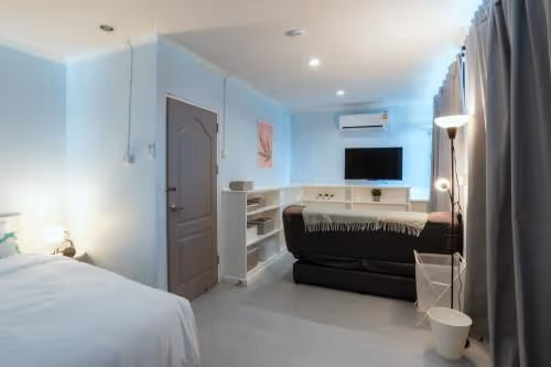 Queen Bed Room