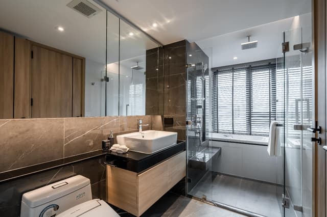 One Bed Room with Bathtub