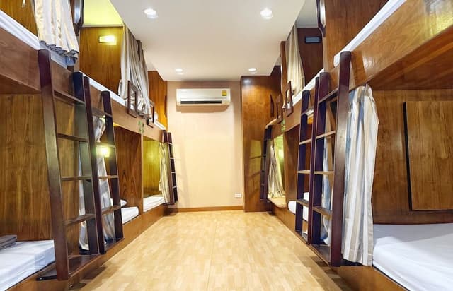 12 Bed Mixed Dormitory Room