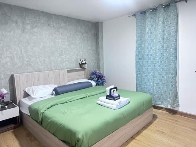 Queen Bedroom