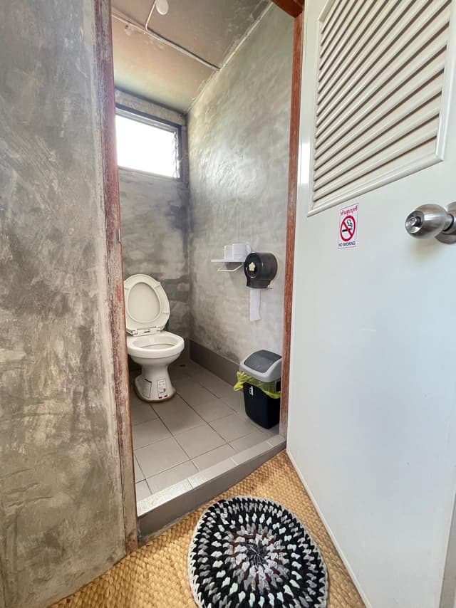 Deluxe Room with Shared Bathroom