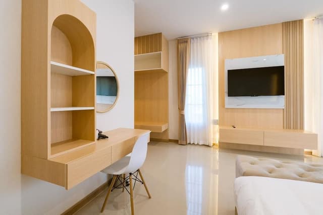Suite, Balcony
