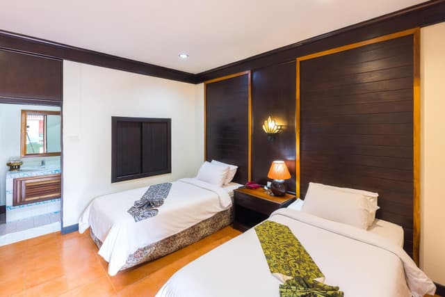 Deluxe Twin Beds
