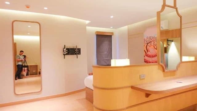 Suite with Mountain View