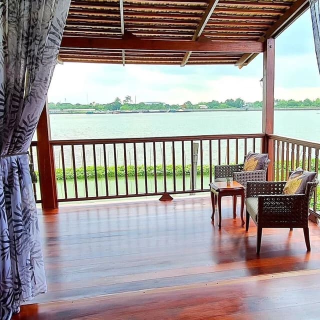 Deluxe River View