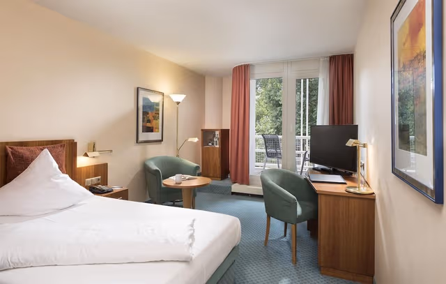 Comfort Room, 1 Twin Bed, Balcony, Park View