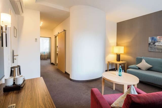 Premium Suite, 1 King Bed (Cozy Sitting Corner)