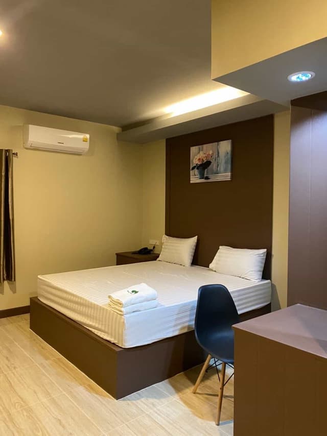 Standard Room (Building)
