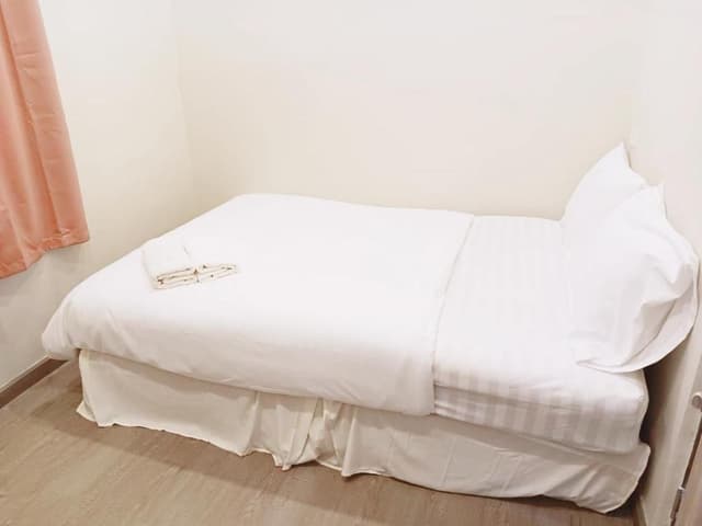 Earth Single Room